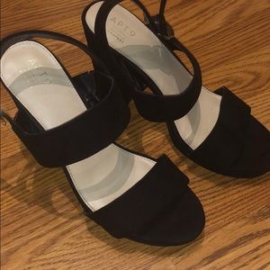 APT 9 ** Black Strappy Pumps very comfortable